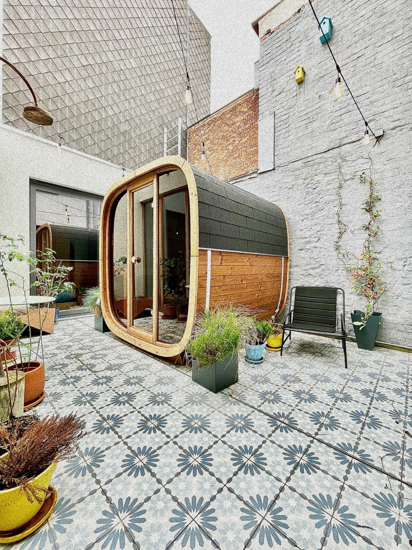 Graaf’s private wooden courtyard sauna