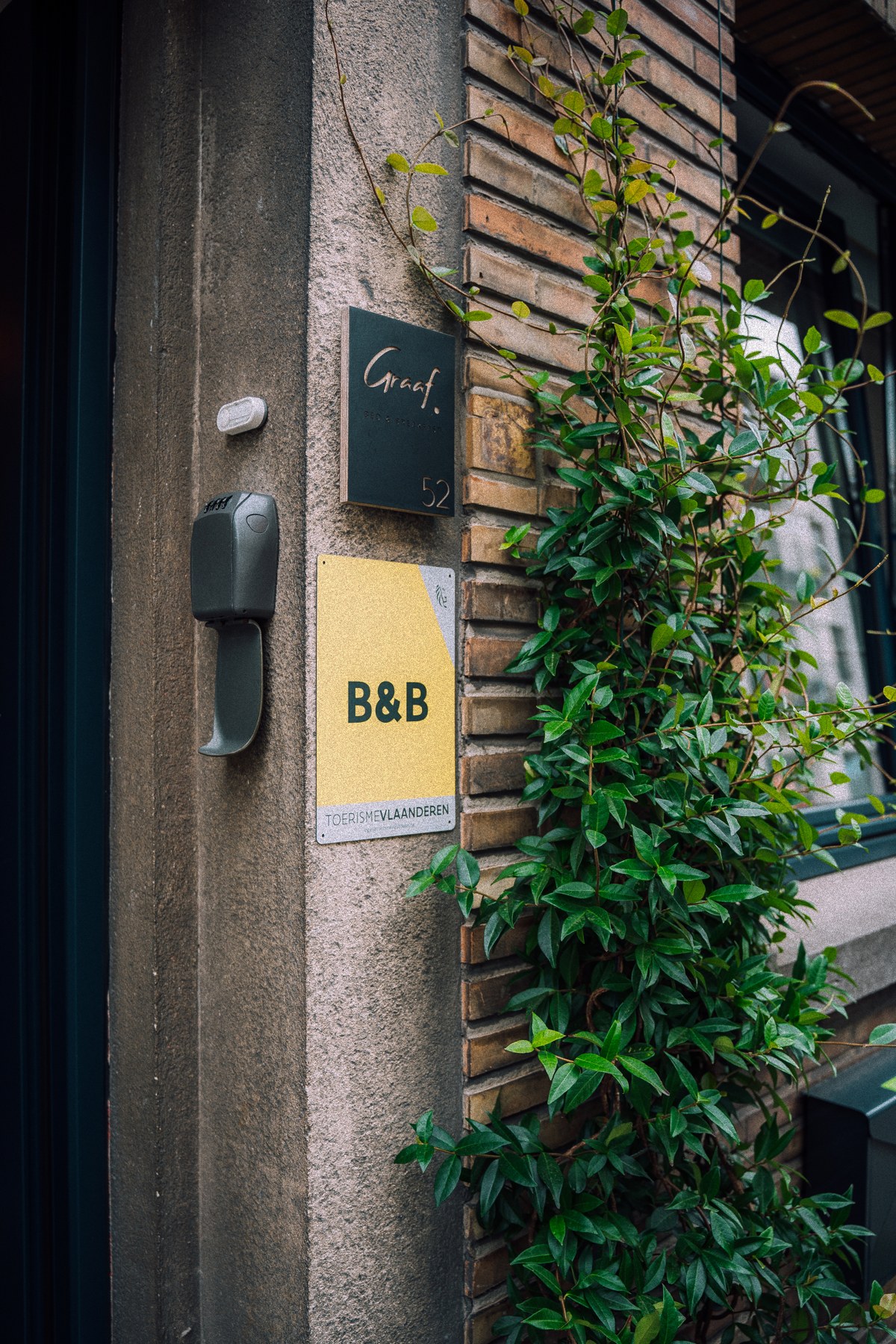 The entrance to Graaf. on Sint-Margrietstraat in Ghent